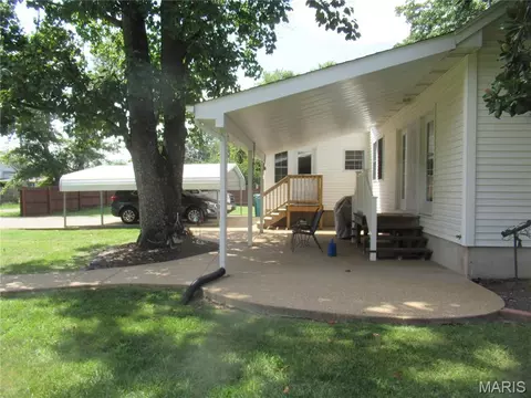 Exterior - 230 Maple St, Sullivan, MO 63080 photo 7 of 10