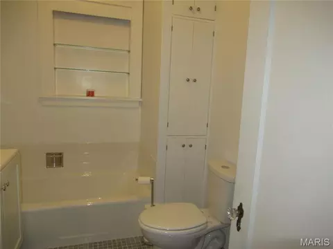 Bath - 230 Maple St, Sullivan, MO 63080 photo 2 of 7