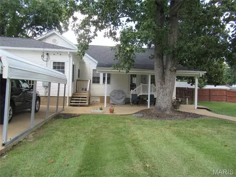 Exterior - 230 Maple St, Sullivan, MO 63080 photo 5 of 10