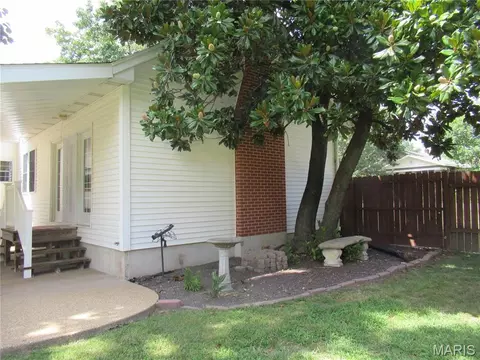 Exterior - 230 Maple St, Sullivan, MO 63080 photo 8 of 10