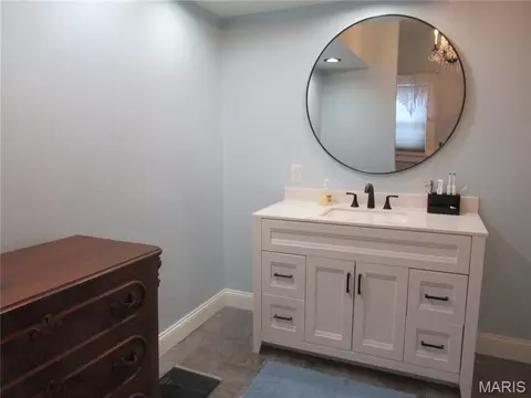 Bath - 230 Maple St, Sullivan, MO 63080 photo 5 of 7