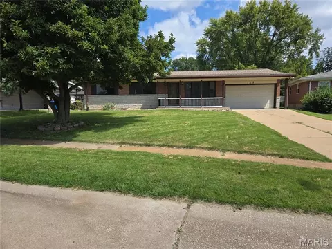 725 Mary Jo Ln, Hazelwood, MO 63042