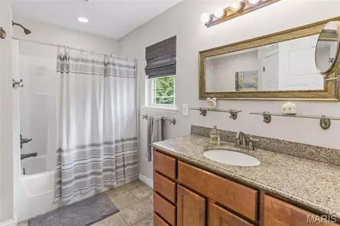 Bath - 6730 Cardinal Dr, Waterloo, IL 62298 photo 2 of 11