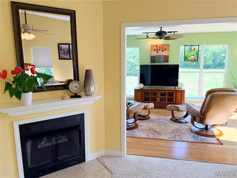 Living - 6730 Cardinal Dr, Waterloo, IL 62298 photo 7 of 8