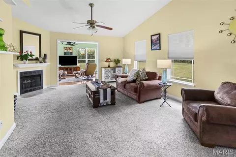 Living - 6730 Cardinal Dr, Waterloo, IL 62298 photo 1 of 8