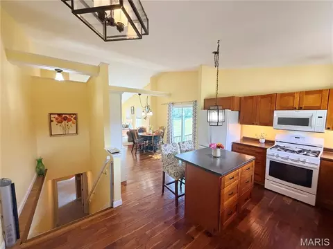 Kitchen - 6730 Cardinal Dr, Waterloo, IL 62298 photo 5 of 9