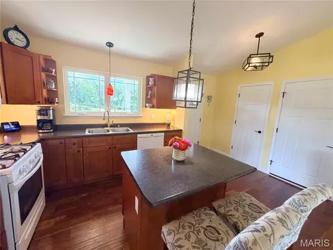 Kitchen - 6730 Cardinal Dr, Waterloo, IL 62298 photo 8 of 9