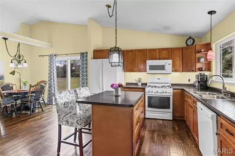 Kitchen - 6730 Cardinal Dr, Waterloo, IL 62298 photo 1 of 9