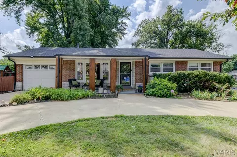 20 Alpha Dr, Florissant, MO 63031