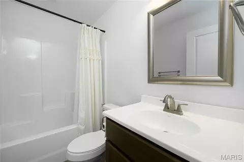 Bath - 105 Daniels Ct, Saint Robert, MO 65584 photo 1 of 4