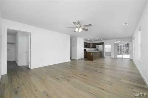 Living - 105 Daniels Ct, Saint Robert, MO 65584 photo 2 of 5