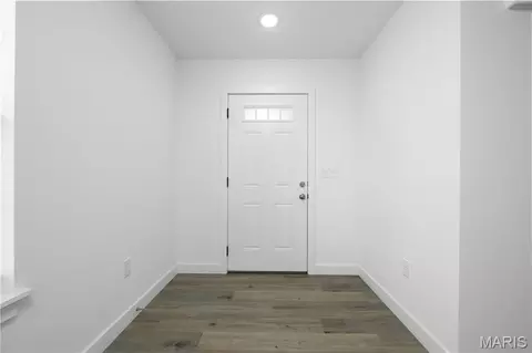 Entry Way - 105 Daniels Ct, Saint Robert, MO 65584 photo 1 of 4