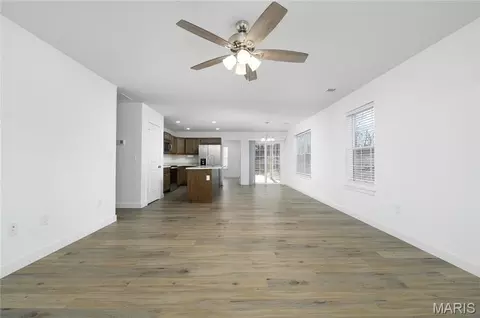 Living - 105 Daniels Ct, Saint Robert, MO 65584 photo 3 of 5