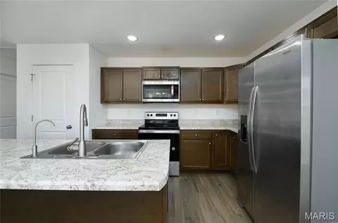 Kitchen - 105 Daniels Ct, Saint Robert, MO 65584 photo 2 of 3