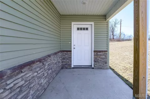 Exterior - 105 Daniels Ct, Saint Robert, MO 65584 photo 7 of 9