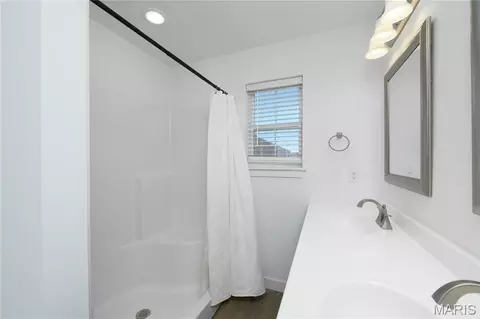 Bath - 105 Daniels Ct, Saint Robert, MO 65584 photo 4 of 4