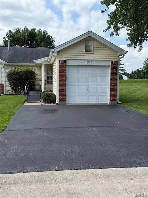 16190 Rose Wreath Ln, Florissant, MO 63034