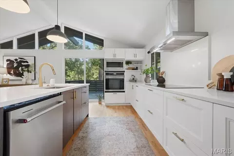 Kitchen - 707 Genteman Rd, O'fallon, MO 63366 photo 2 of 3