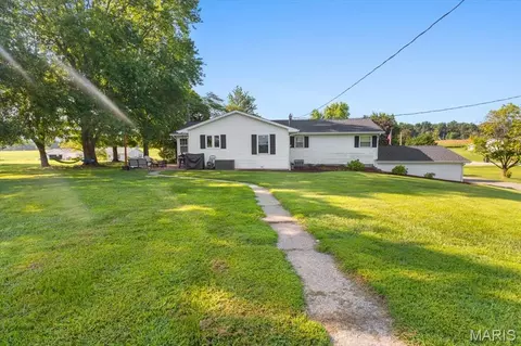 Exterior - 157 W Mill St, Ruma, IL 62278 photo 6 of 11