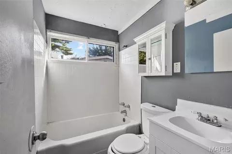 Bath - 6829 Saint Olaf Dr, Berkeley, MO 63134 photo 1 of 1