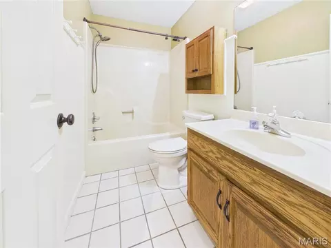 Bath - 721 Wedge Ln, Jackson, MO 63755 photo 2 of 7