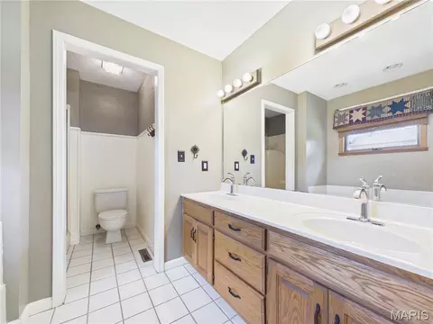 Bath - 721 Wedge Ln, Jackson, MO 63755 photo 3 of 7