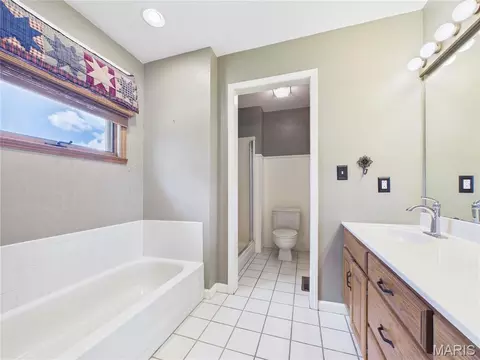 Bath - 721 Wedge Ln, Jackson, MO 63755 photo 4 of 7