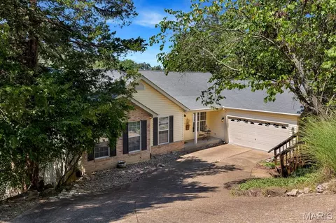1378 S Lake Sherwood Dr, Lake Sherwood, MO 63357