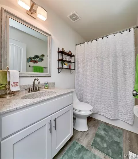 Bath - 108 Quail Creek Dr, Wright City, MO 63390 photo 3 of 5