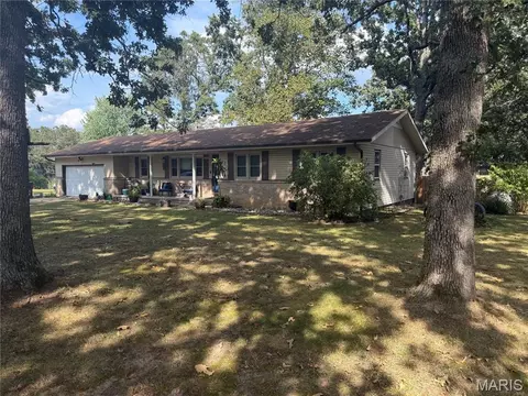 22838 Pioneer Dr, Lebanon, MO 65536