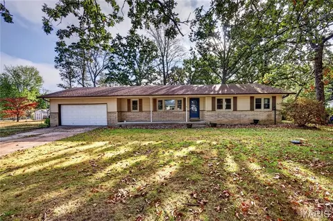 22838 Pioneer Dr, Lebanon, MO 65536
