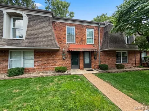 4334 Chateau De Ville Dr, Saint Louis, MO 63129