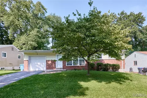 145 Clearview Dr, Florissant, MO 63033