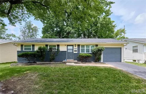 2745 Benne Dr, Florissant, MO 63031