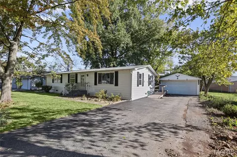 710 Rogers Dr, Freeburg, IL 62243