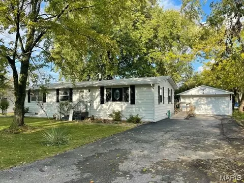 710 Rogers Dr, Freeburg, IL 62243