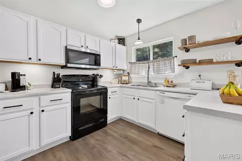 Kitchen - 206 Geranium Dr, O'fallon, MO 63366 photo 2 of 2