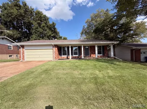 4358 Rhine Dr, Florissant, MO 63033