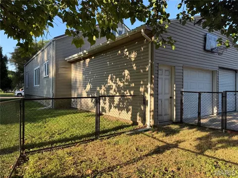 Exterior - 611 Clark St, Canton, MO 63435 photo 7 of 9
