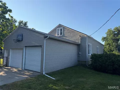 Exterior - 611 Clark St, Canton, MO 63435 photo 4 of 9