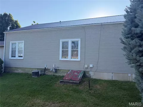 Exterior - 611 Clark St, Canton, MO 63435 photo 3 of 9