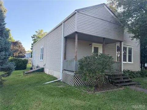 Exterior - 611 Clark St, Canton, MO 63435 photo 2 of 9