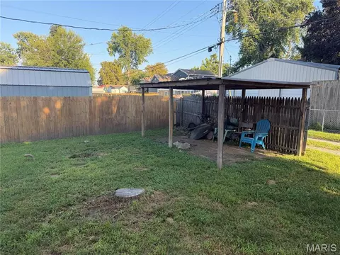 Exterior - 611 Clark St, Canton, MO 63435 photo 5 of 9