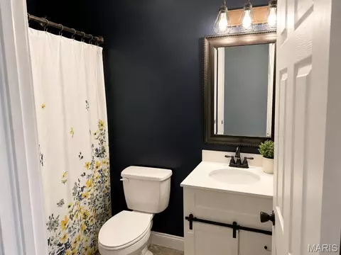 Bath - 405 Ackerman Pl, Troy, IL 62294 photo 1 of 2