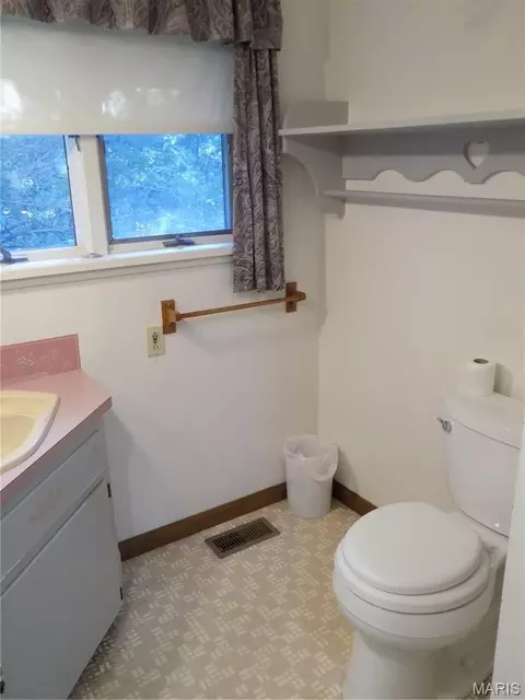 Bath - 606 Greentree Rd, Rolla, MO 65401 photo 2 of 7