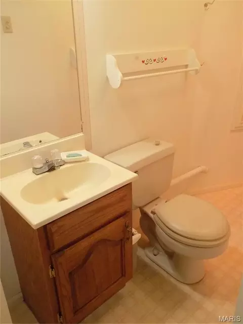 Bath - 606 Greentree Rd, Rolla, MO 65401 photo 6 of 7