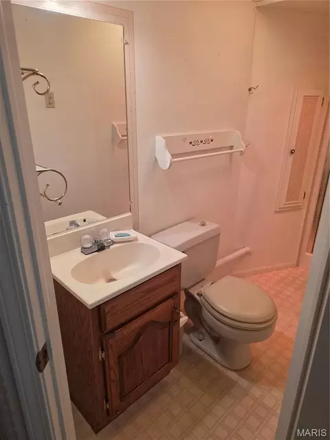 Bath - 606 Greentree Rd, Rolla, MO 65401 photo 4 of 7