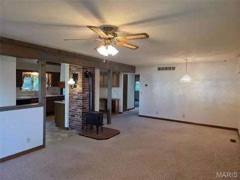 Living - 606 Greentree Rd, Rolla, MO 65401 photo 2 of 4