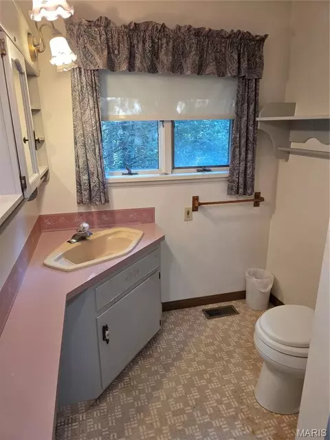 Bath - 606 Greentree Rd, Rolla, MO 65401 photo 1 of 7