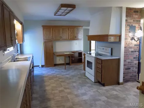 Kitchen - 606 Greentree Rd, Rolla, MO 65401 photo 1 of 6